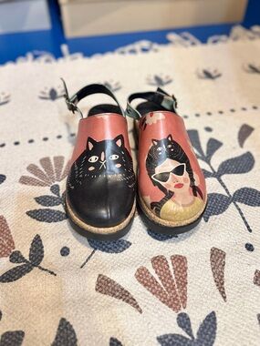Painted Vegan Leather Slingback Flats with Cat & Girl Motif - Pink & Black